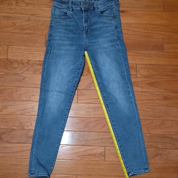 American Eagle Outfitters Skinny Jeans in Medium Blue Wash - Picture 2 of 7